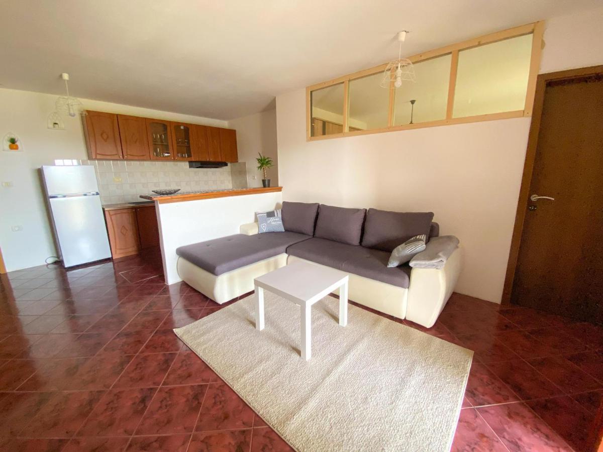 Apartment Moon Pobegi Exterior photo