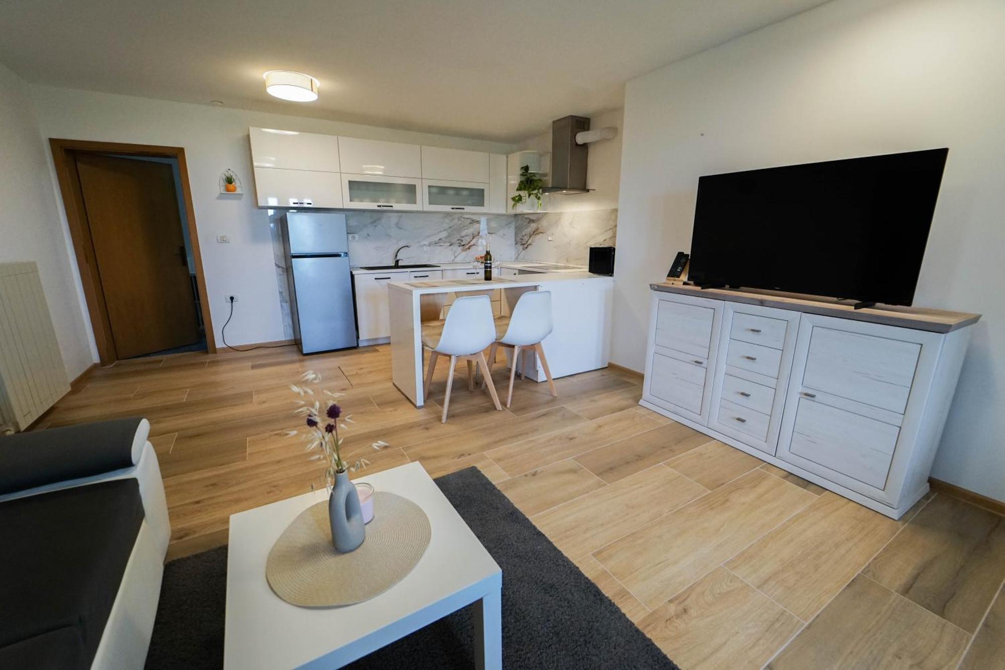 Apartment Moon Pobegi Exterior photo